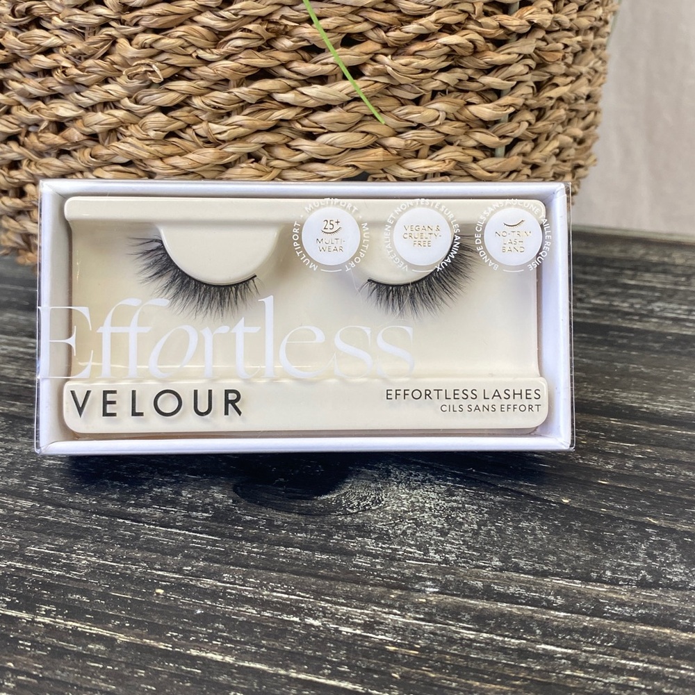Velour Effortless Black Lashes NIB NEW